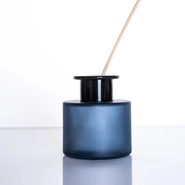 Modern-style 130ml transparent round glass diffuser bottle