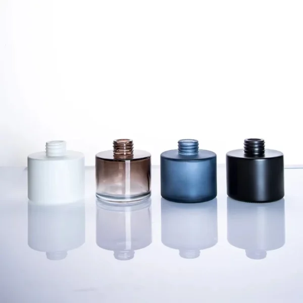 Modern-style 130ml transparent round glass diffuser bottle