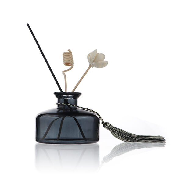 Wholesale of 190 specially shaped aromatherapy bottles, complete sets available